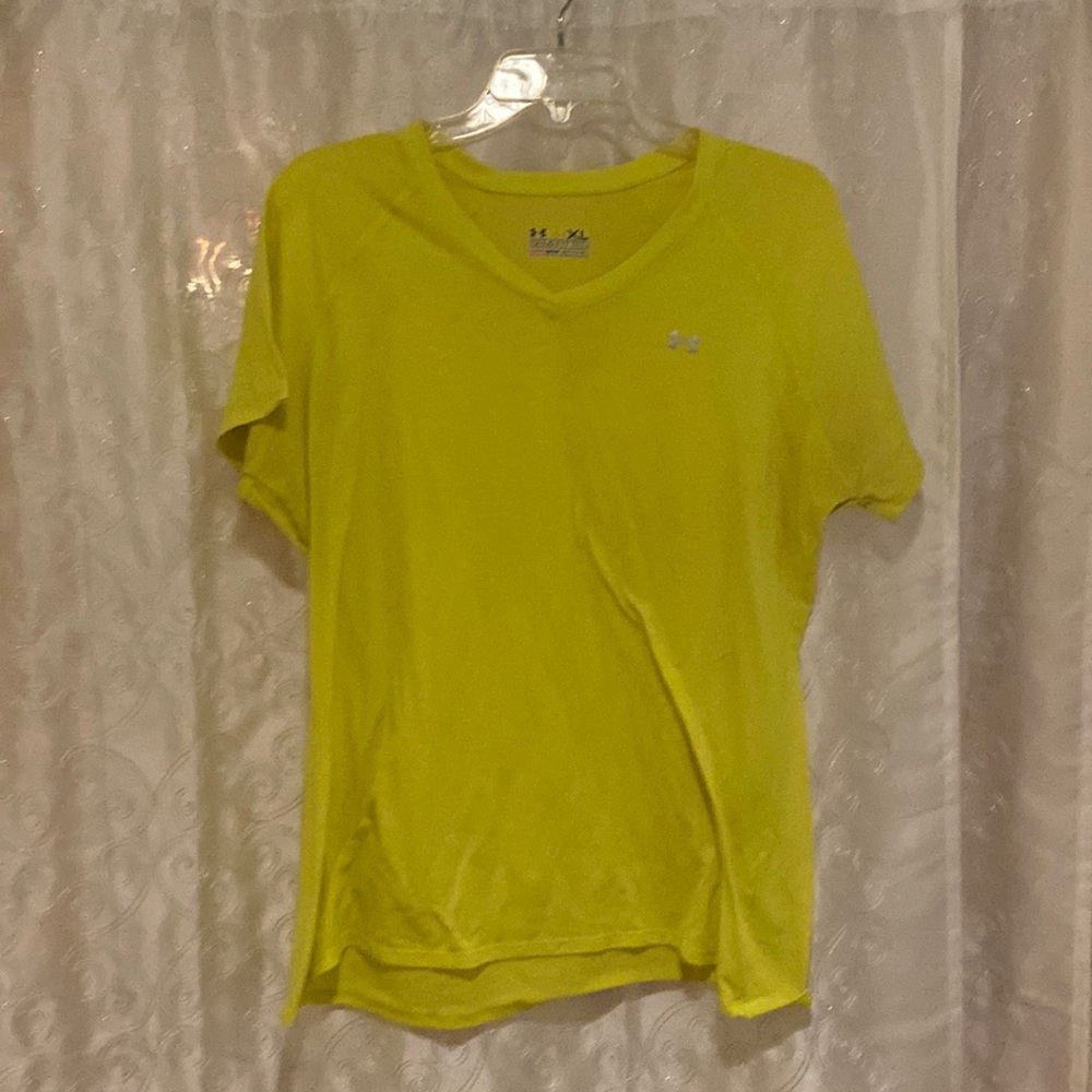 Under Armour Semi Fitted Yellow T-Shirt Size Womens XL 🔥